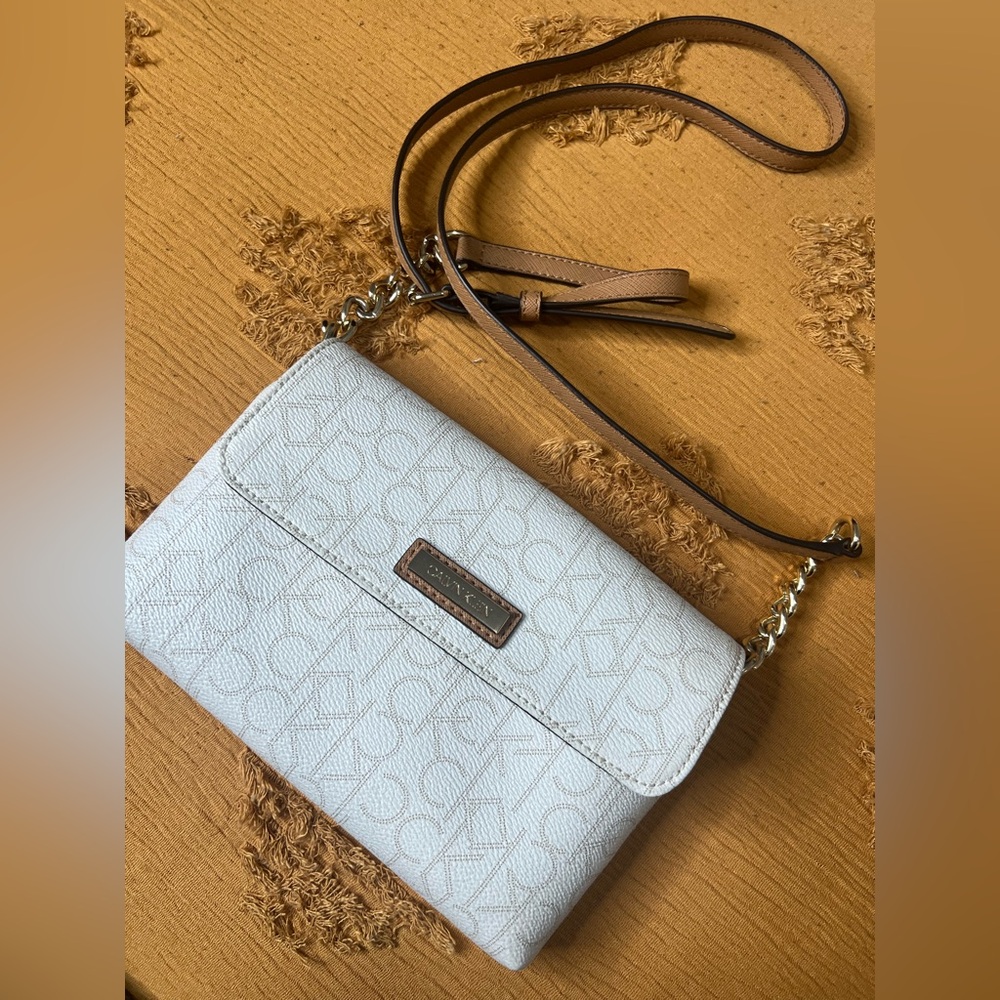 Women’s Calvin Klein Cross body bag.